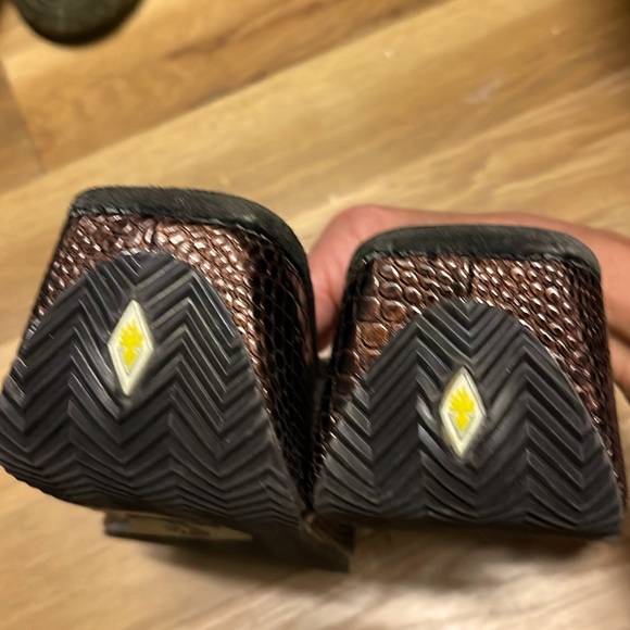 Volatile flip flops - Picture 4 of 5